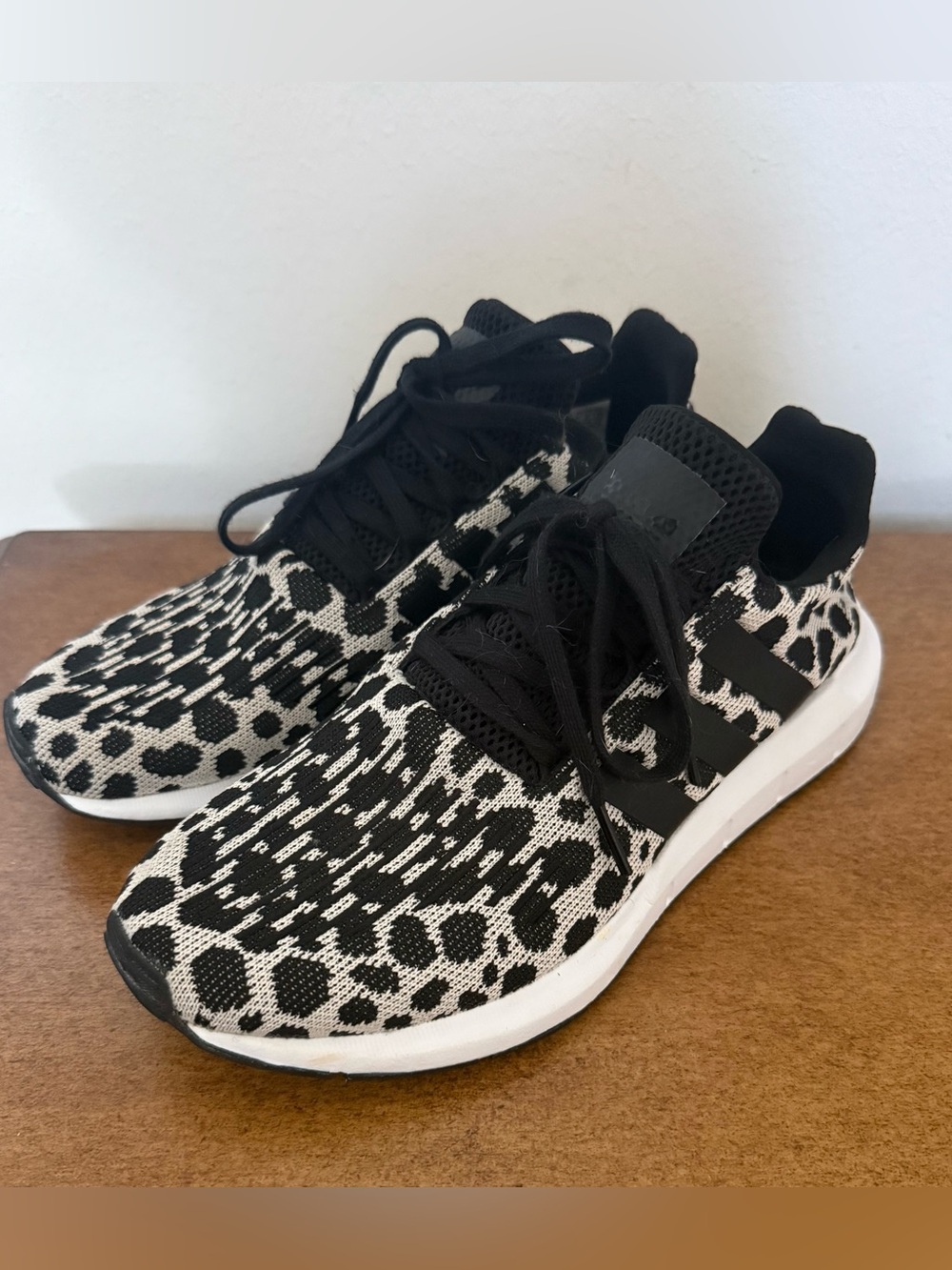 adidas Swift Run Athletic Sneaker Cheetah Leopard Black/White Women’s 8.5